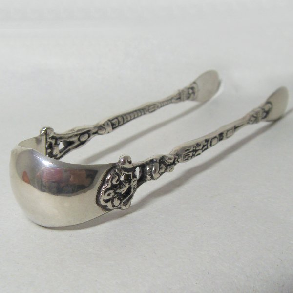 (a1032)Silver clamp for ice.